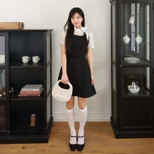 [N배송] 로엠 배색 타이 미니 원피스 RMOWG25NT3
