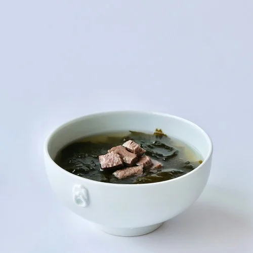[04504] 한우투뿔양지미역국(900g/2인분)