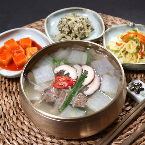 [04511] 금강수림 한우 소고기 무국 1kg 캠핑 글램핑 낚시 간편식 밀키트 맛집 [2 - 3인분]