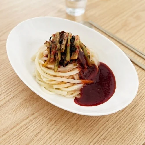 [06694] 국내산 열무 비빔칼국수 면 여름 캠핑장 낚시 차박 간편식 밀키트 381g