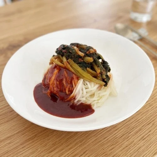 [06695] 국내산 열무 비빔국수 면 시원 매콤 라투이 요리 캠핑장 낚시 차박 간편식 밀키트 351g