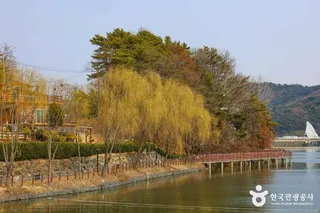 예당호 출렁다리(음악분수)