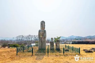 증평 남하리 석조보살입상