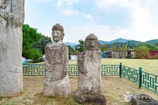 증평 남하리 석조보살입상