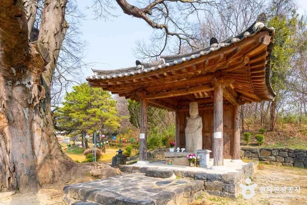 증평 미암리 석조관음보살입상