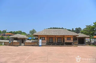 월남 이상재선생 생가