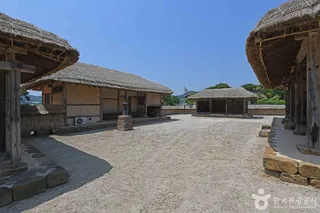 월남 이상재선생 생가