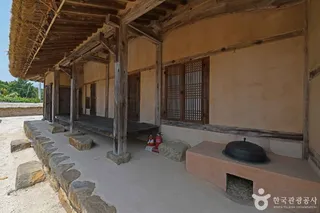 월남 이상재선생 생가