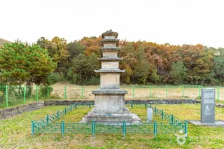 천안 천흥사지 당간지주·오층석탑