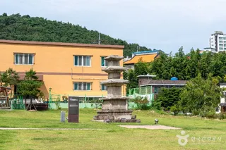 서산동문동오층석탑 및 당간지주