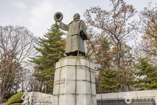 고하송진우선생동상