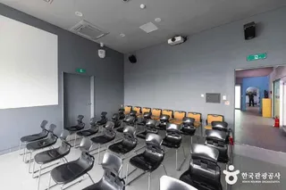 인천항 갑문홍보관