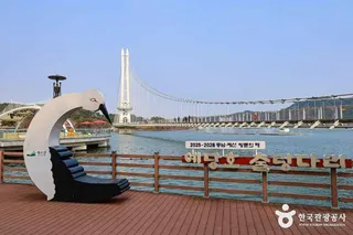 예당호 출렁다리(음악분수)