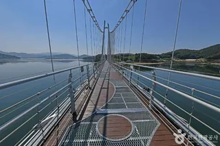 논산 탑정호 출렁다리
