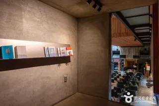 황인용 뮤직 스페이스