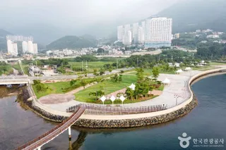 지세포항수변공원