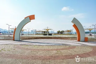 국동항