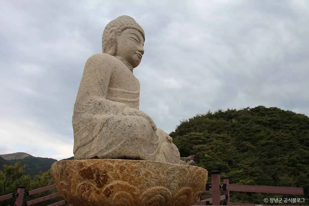 창녕 관룡사 용선대 석조여래좌상