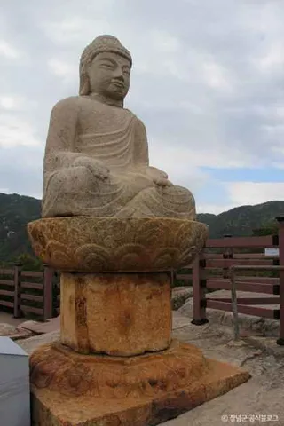 창녕 관룡사 용선대 석조여래좌상