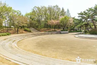 성저공원