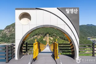 월영산 출렁다리