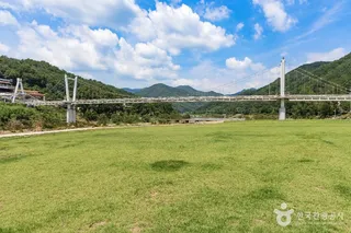 섬진강변 유원지
